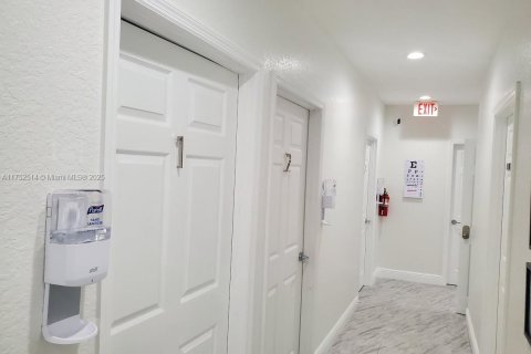 Купить коммерческую недвижимость в Плантация, Флорида № 1977223 - фото 9