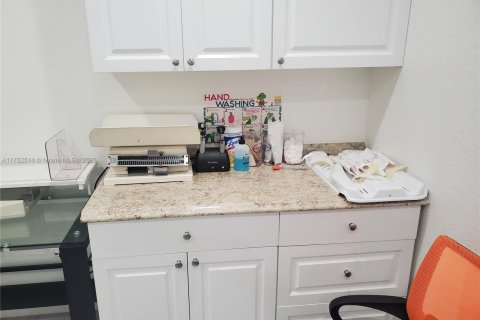 Купить коммерческую недвижимость в Плантация, Флорида № 1977223 - фото 18