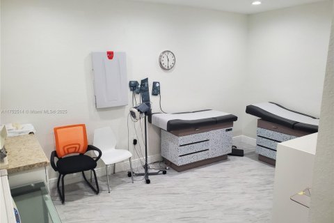 Купить коммерческую недвижимость в Плантация, Флорида № 1977223 - фото 15