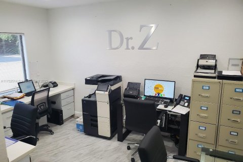 Купить коммерческую недвижимость в Плантация, Флорида № 1977223 - фото 6