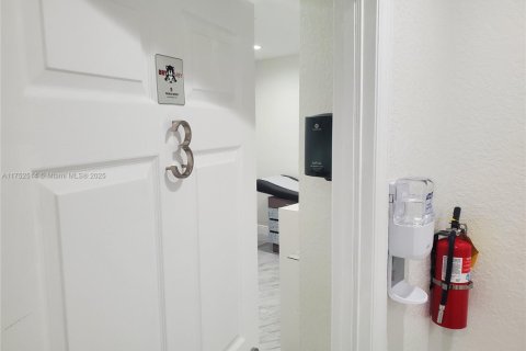 Купить коммерческую недвижимость в Плантация, Флорида № 1977223 - фото 14