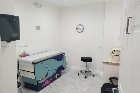 Купить коммерческую недвижимость в Плантация, Флорида № 1977223 - фото 26