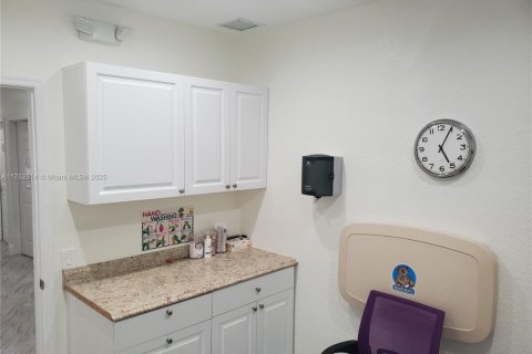 Купить коммерческую недвижимость в Плантация, Флорида № 1977223 - фото 23