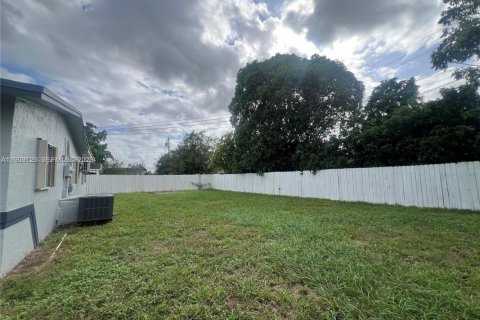 Villa ou maison à louer à Miami Gardens, Floride: 3 chambres № 1996826 - photo 23