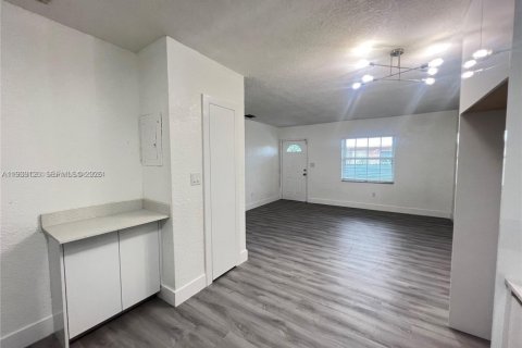 Villa ou maison à louer à Miami Gardens, Floride: 3 chambres № 1996826 - photo 5