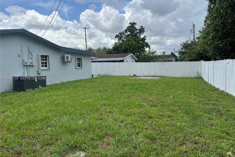 Villa ou maison à louer à Miami Gardens, Floride: 3 chambres № 1996826 - photo 25