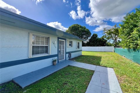 Villa ou maison à louer à Miami Gardens, Floride: 3 chambres № 1996826 - photo 20