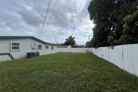 Villa ou maison à louer à Miami Gardens, Floride: 3 chambres № 1996826 - photo 22