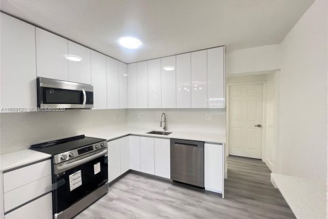 Villa ou maison à Miami Gardens, Floride 3 chambres № 1996826