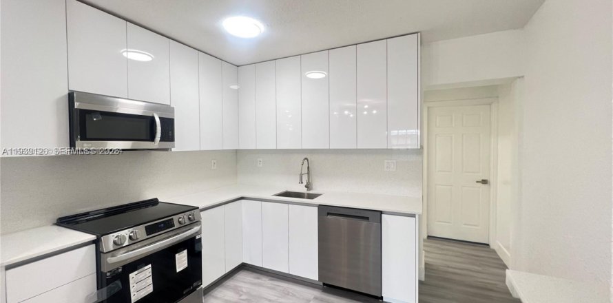 Villa ou maison à Miami Gardens, Floride 3 chambres № 1996826