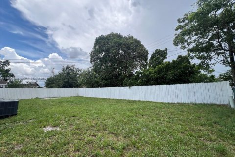 Villa ou maison à louer à Miami Gardens, Floride: 3 chambres № 1996826 - photo 24