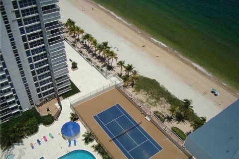 Condo in Pompano Beach, Florida, 2 bedrooms  № 1231570 - photo 1