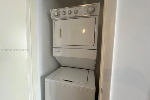 Copropriété à louer à Miami, Floride: 2 chambres, 116.69 m2 № 2145720 - photo 20