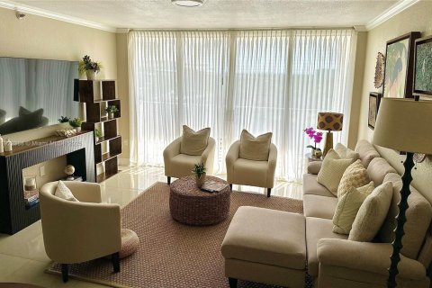 Кондоминиум с 2 спальнями в Майами, Флорида № 1977122