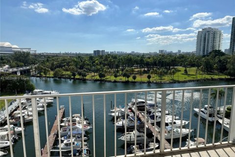 Снять в аренду кондоминиум в Майами, Флорида 2 спальни, 82.03м2, № 1977122 - фото 3