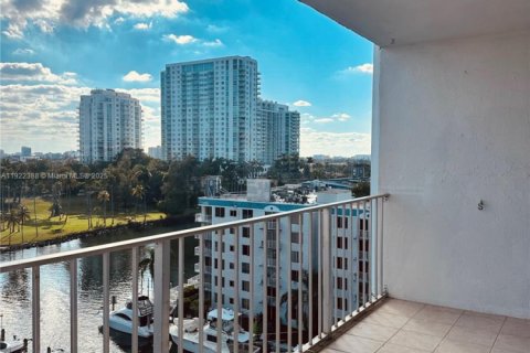 Снять в аренду кондоминиум в Майами, Флорида 2 спальни, 82.03м2, № 1977122 - фото 11