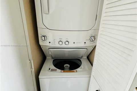 Снять в аренду кондоминиум в Майами, Флорида 2 спальни, 82.03м2, № 1977122 - фото 10