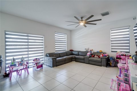 Casa en venta en Homestead, Florida, 4 dormitorios, 224.08 m2 № 1617784 - foto 17