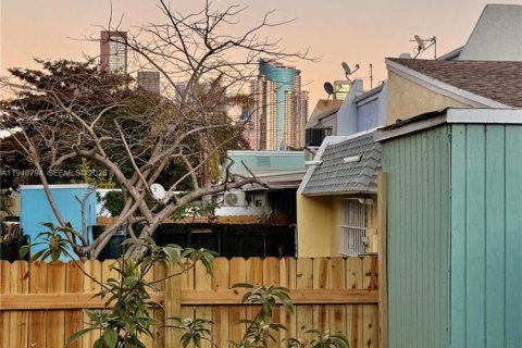 Снять в аренду таунхаус в Майами, Флорида 2 спальни, 85.93м2, № 1998001 - фото 16