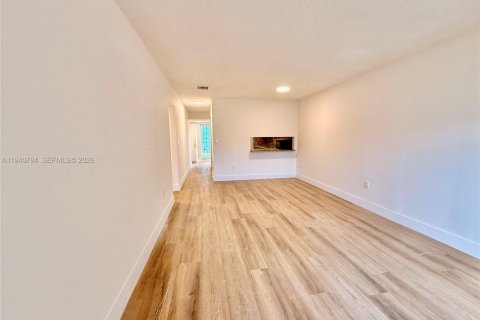 Снять в аренду таунхаус в Майами, Флорида 2 спальни, 85.93м2, № 1998001 - фото 11