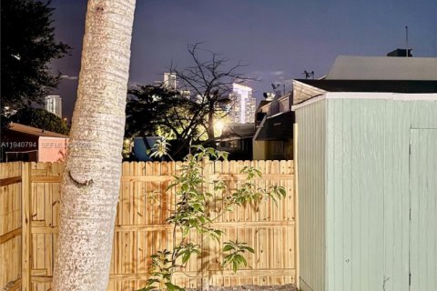 Снять в аренду таунхаус в Майами, Флорида 2 спальни, 85.93м2, № 1998001 - фото 17