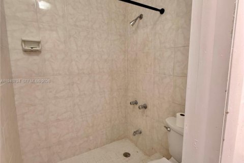 Снять в аренду таунхаус в Майами, Флорида 2 спальни, 85.93м2, № 1998001 - фото 20