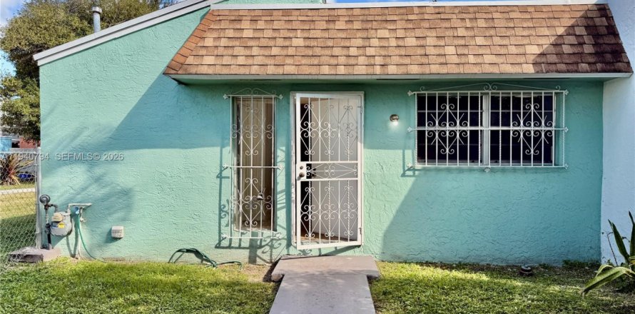 Таунхаус в Майами, Флорида 2 спальни, 85.93м2 № 1998001