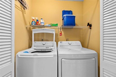 Condo in Fort Myers, Florida, 2 bedrooms  № 1640044 - photo 10