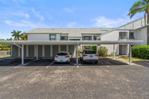 Condo in Fort Myers, Florida, 2 bedrooms  № 1640044 - photo 14