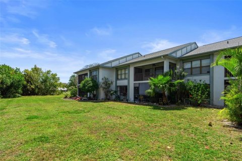 Condo in Fort Myers, Florida, 2 bedrooms  № 1640044 - photo 13