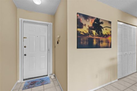 Condo in Fort Myers, Florida, 2 bedrooms  № 1640044 - photo 19