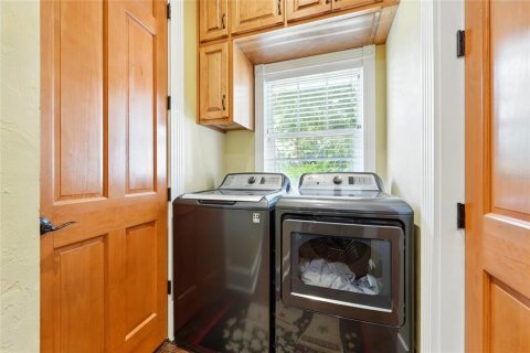 House in Melrose, Florida 5 bedrooms, 552.12 sq.m. № 1774067 - photo 28
