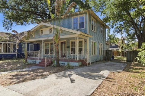 House in Tampa, Florida 4 bedrooms, 149.76 sq.m. № 2214992 - photo 2