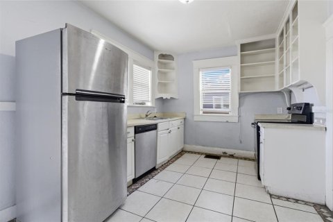 House in Tampa, Florida 4 bedrooms, 149.76 sq.m. № 2214992 - photo 13