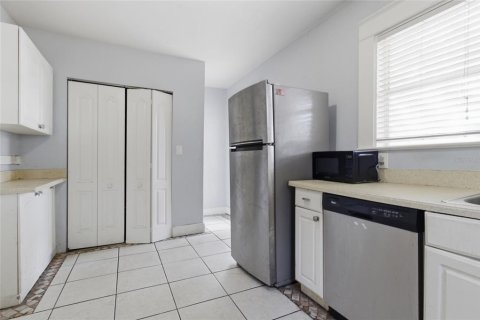 House in Tampa, Florida 4 bedrooms, 149.76 sq.m. № 2214992 - photo 14