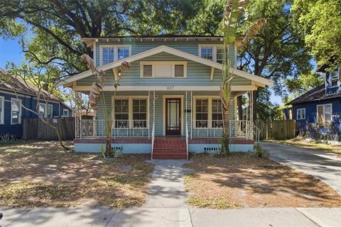 House in Tampa, Florida 4 bedrooms, 149.76 sq.m. № 2214992