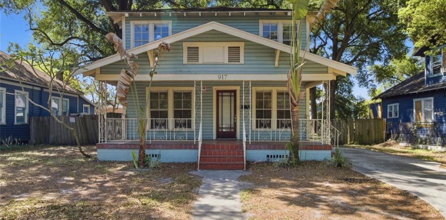 House in Tampa, Florida 4 bedrooms, 149.76 sq.m. № 2214992