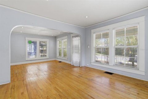 House in Tampa, Florida 4 bedrooms, 149.76 sq.m. № 2214992 - photo 8