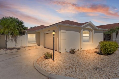 Villa ou maison à The Villages, Floride 2 chambres, 112.78 m2 № 2330889