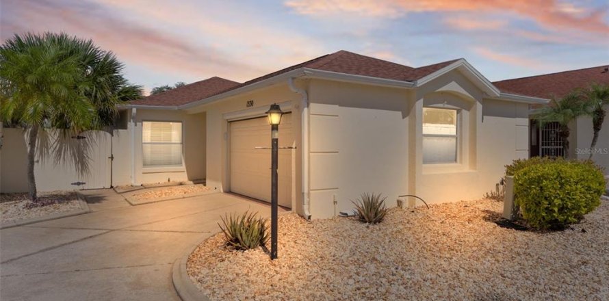 Villa ou maison à The Villages, Floride 2 chambres, 112.78 m2 № 2330889