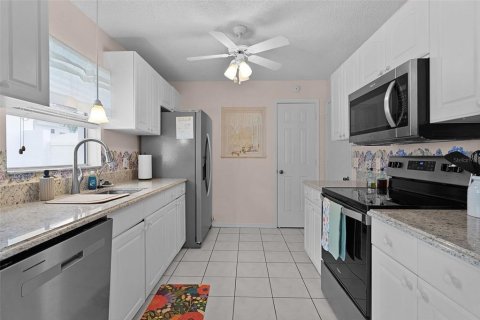 Villa ou maison à louer à The Villages, Floride: 2 chambres, 112.78 m2 № 2330889 - photo 9
