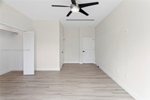 Villa ou maison à louer à Miami, Floride: 3 chambres, 120.77 m2 № 1966341 - photo 10