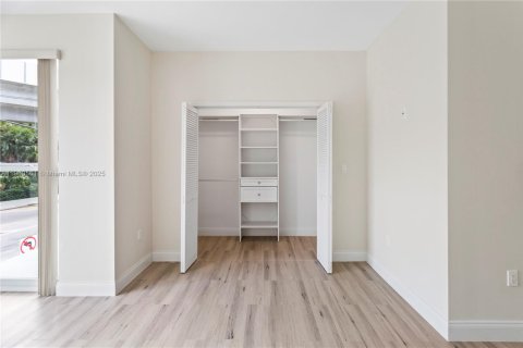 Villa ou maison à louer à Miami, Floride: 3 chambres, 120.77 m2 № 1966341 - photo 6