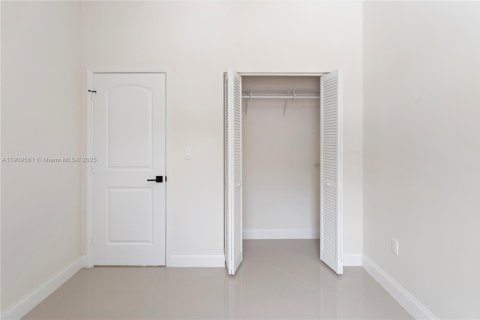 Villa ou maison à louer à Miami, Floride: 3 chambres, 120.77 m2 № 1966341 - photo 9