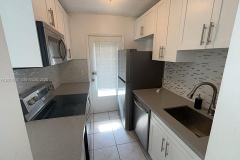 Condominio en Hollywood, Florida, 1 dormitorio  № 2076185