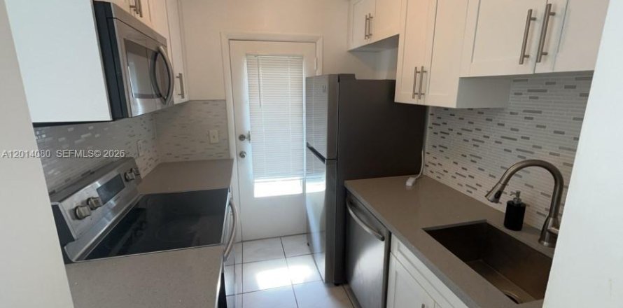 Condominio en Hollywood, Florida, 1 dormitorio  № 2076185