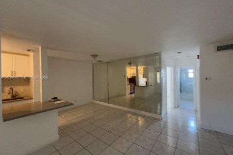 Condominio en alquiler en Hollywood, Florida, 1 dormitorio, 63.17 m2 № 2076185 - foto 2