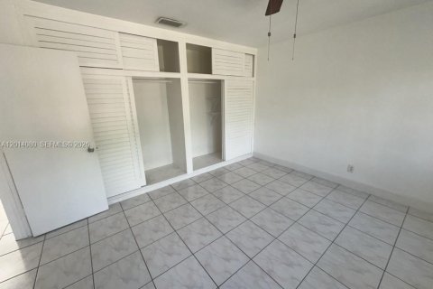 Condominio en alquiler en Hollywood, Florida, 1 dormitorio, 63.17 m2 № 2076185 - foto 4