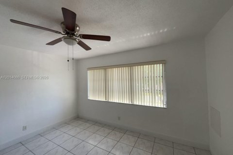 Condominio en alquiler en Hollywood, Florida, 1 dormitorio, 63.17 m2 № 2076185 - foto 3