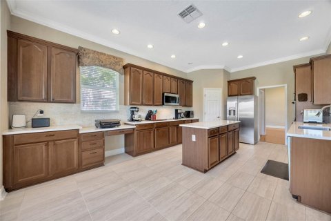 House in Land O' Lakes, Florida 5 bedrooms, 371.33 sq.m. № 1803139 - photo 10